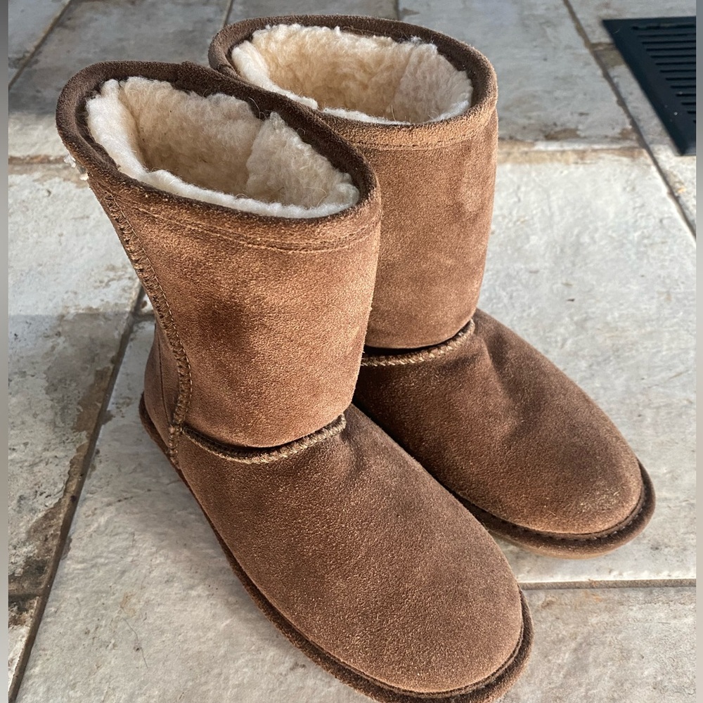 Bearpaw suede boots - kids size 3